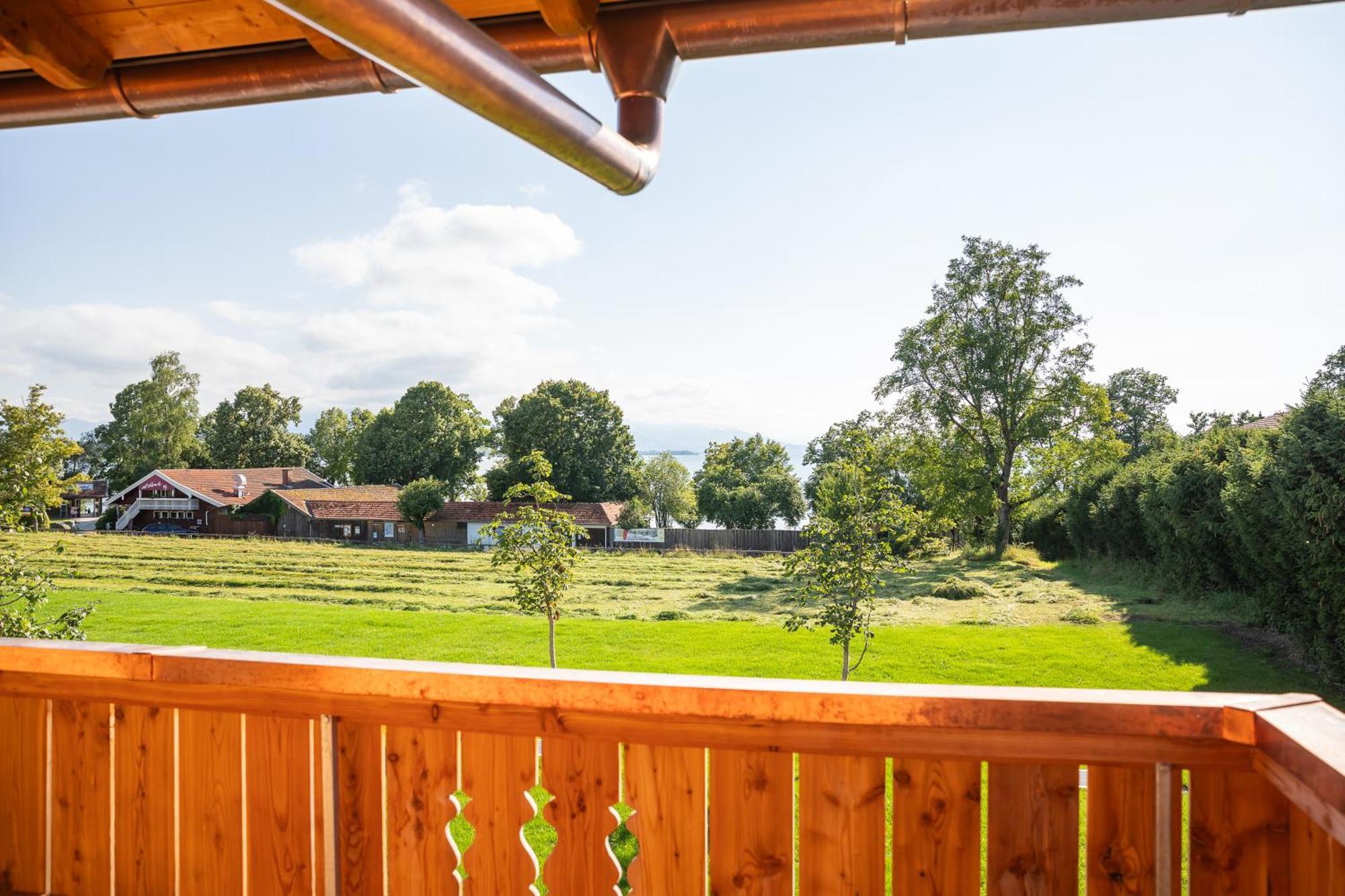 Graf Chiemo Suites - Direkt Am Chiemsee Mit Separatem Seezugang Chieming Ngoại thất bức ảnh
