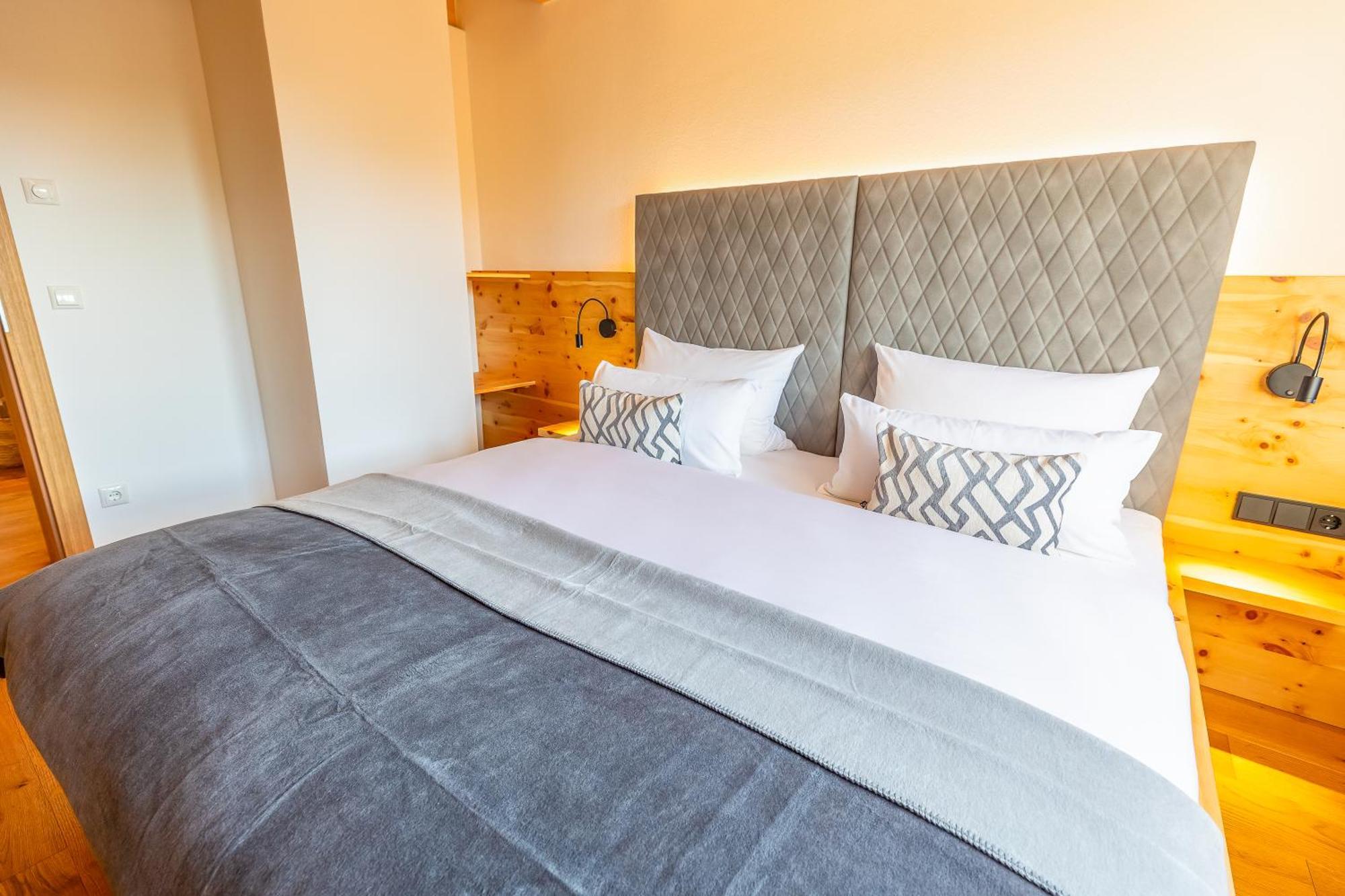Graf Chiemo Suites - Direkt Am Chiemsee Mit Separatem Seezugang Chieming Ngoại thất bức ảnh