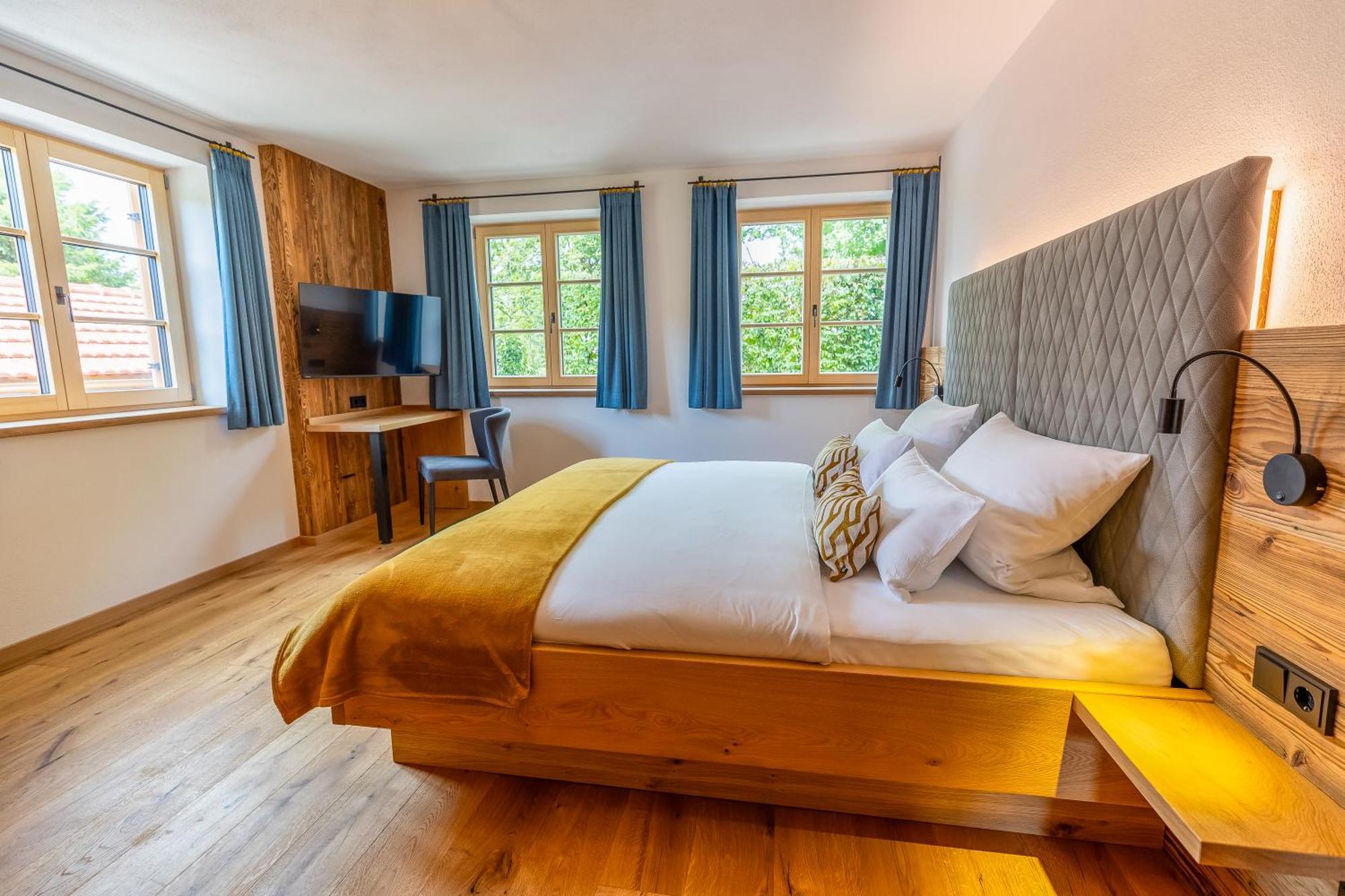 Graf Chiemo Suites - Direkt Am Chiemsee Mit Separatem Seezugang Chieming Ngoại thất bức ảnh
