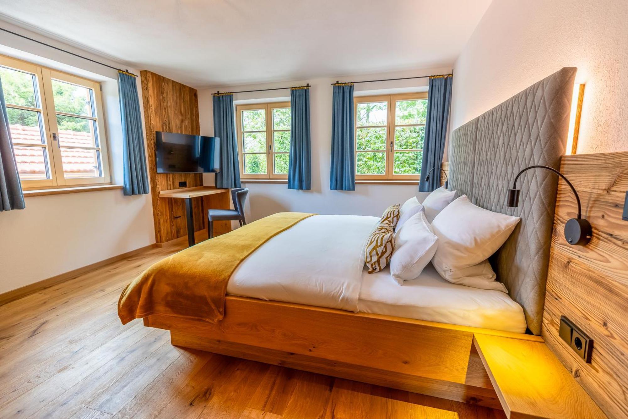Graf Chiemo Suites - Direkt Am Chiemsee Mit Separatem Seezugang Chieming Ngoại thất bức ảnh
