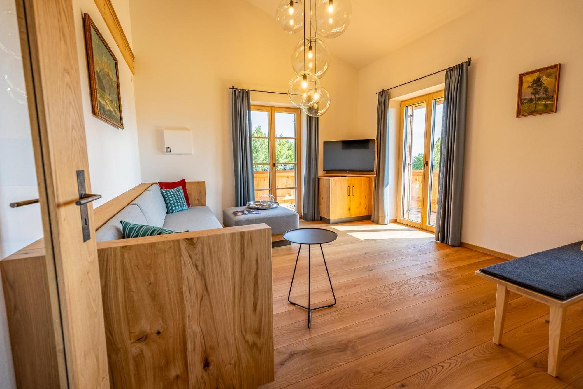 Graf Chiemo Suites - Direkt Am Chiemsee Mit Separatem Seezugang Chieming Ngoại thất bức ảnh