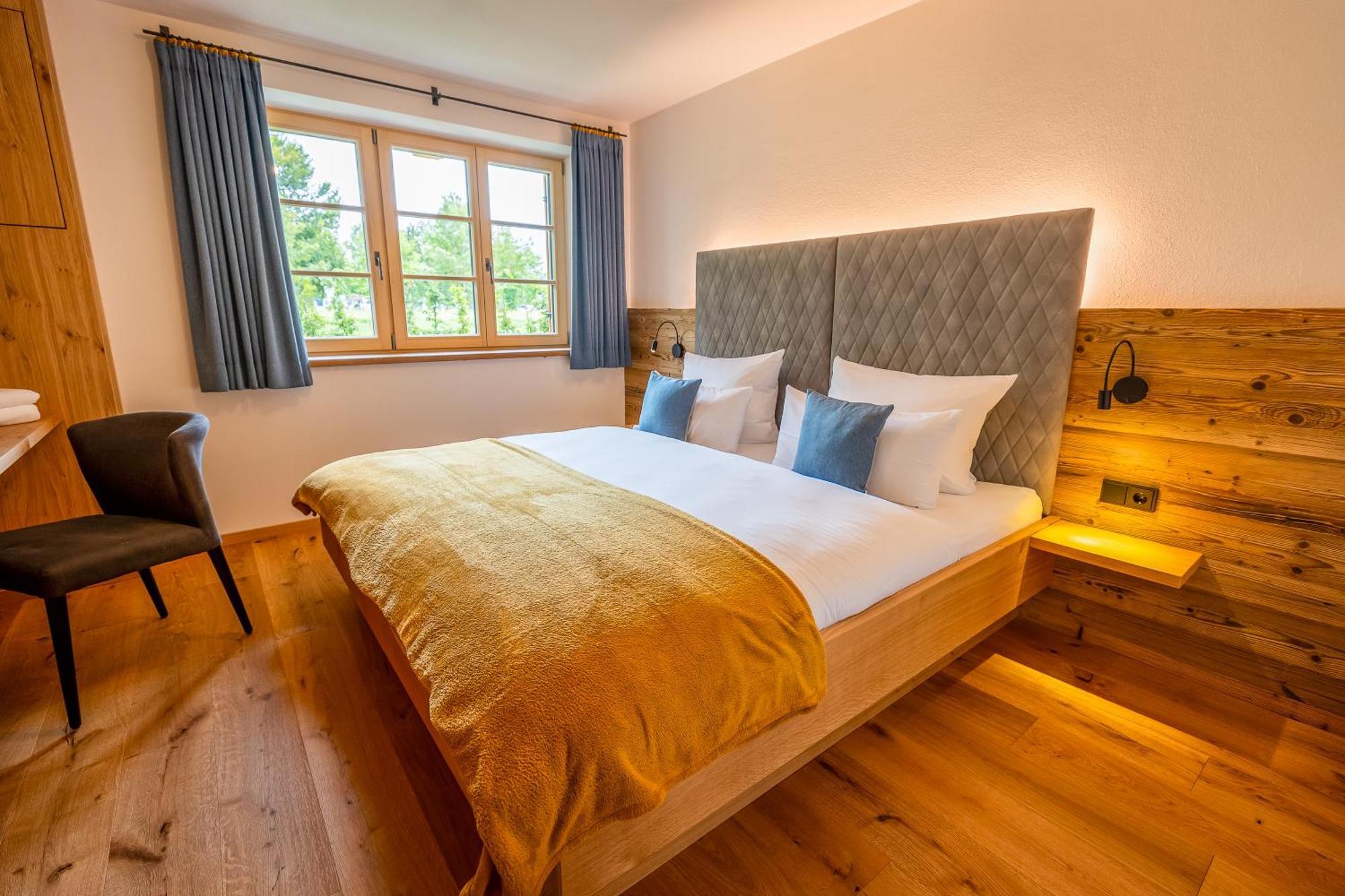 Graf Chiemo Suites - Direkt Am Chiemsee Mit Separatem Seezugang Chieming Ngoại thất bức ảnh